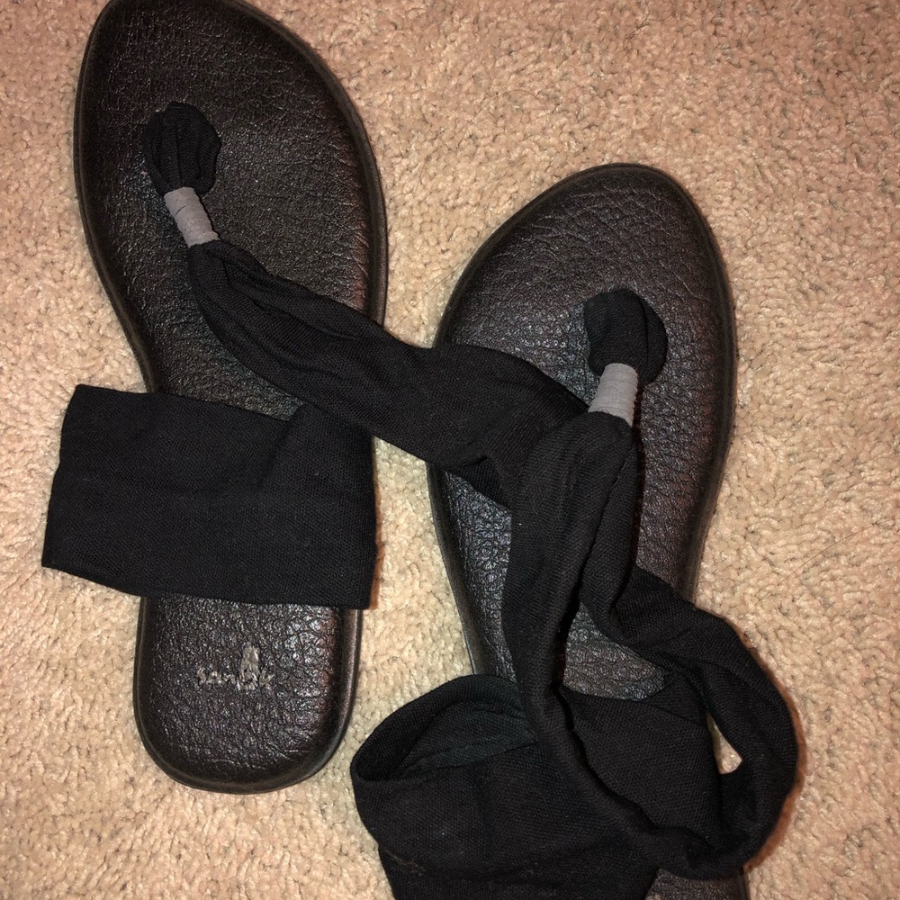 Sanuk wrap shoes